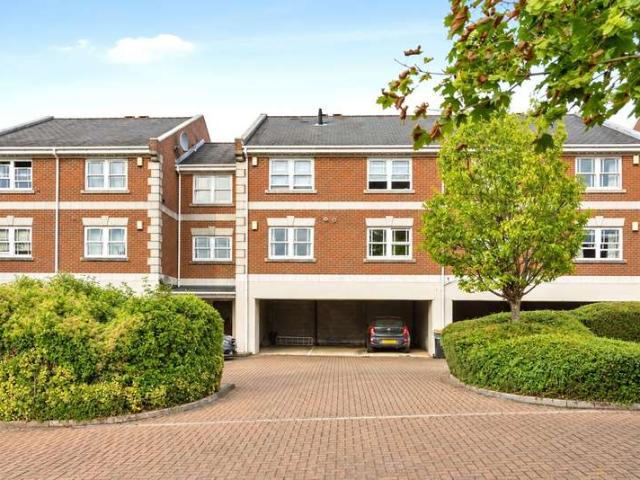 Flat for sale in Charlotteville, Guildford
