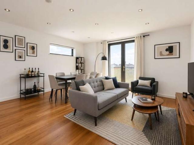 Flat for sale in Hoxton, Greater London