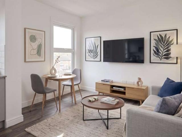 Flat for sale in Clapton Park, Greater London