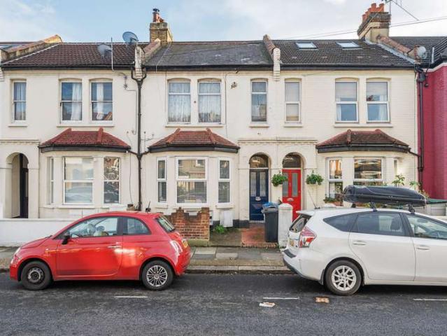 Flat for sale in London Borough of Merton, Collier's Wood