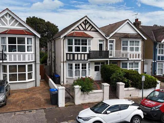 Flat for sale in Worthing, West Sussex