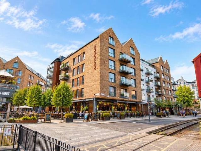 Flat for sale in Wapping Wharf, Bristol