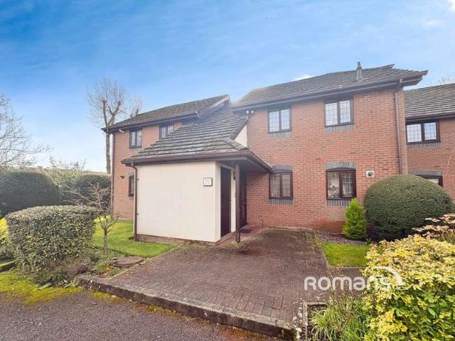 Flat for sale in Hart, Hampshire