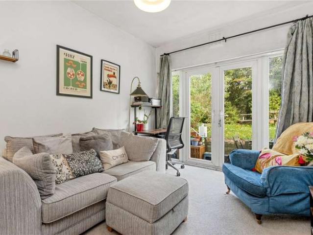 Flat for sale in Balham, Greater London