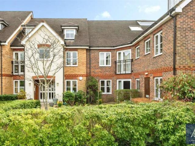 Flat for sale in Brackley, Northamptonshire