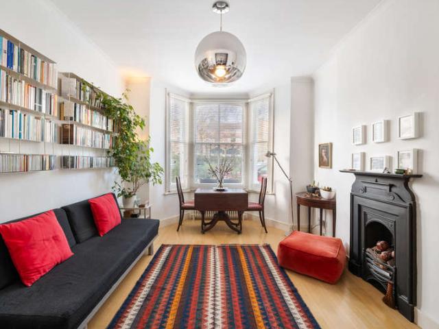 Flat for sale in Brompton, Greater London