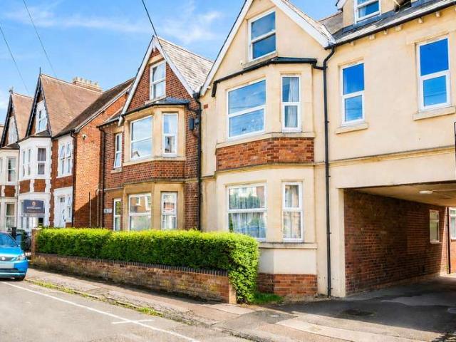 Flat for sale in Robin Hood, The Slade