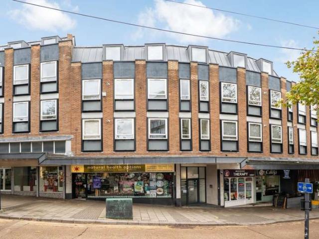 Flat for sale in Little Stanmore, Greater London