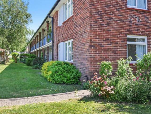 Flat for sale in Oxted, Hillview