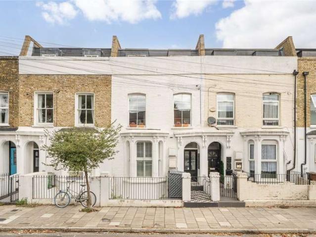 Flat for sale in Homerton, Lower Clapton