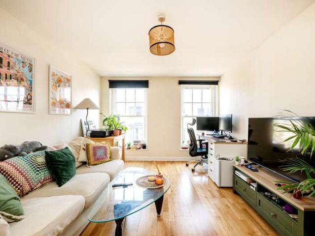 Flat for sale in Maida Hill, Greater London