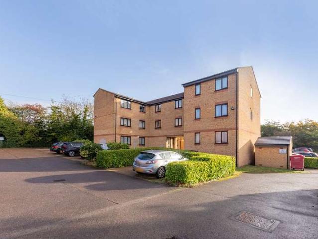 Flat for sale in Slough