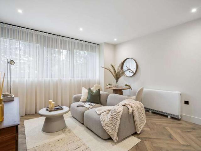 Flat for sale in Lunnon, Buckinghamshire