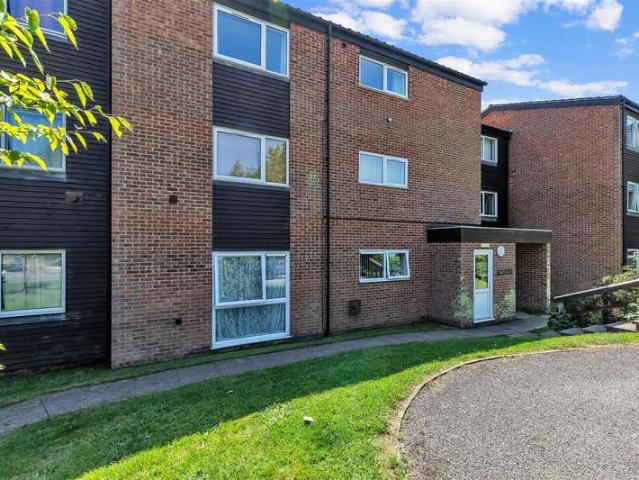 Flat for sale in Highwood, Horsham