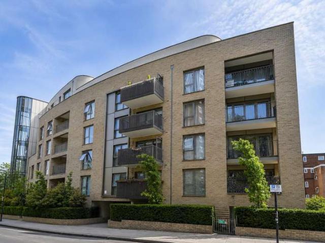 Flat for sale in Belsize Park, Greater London