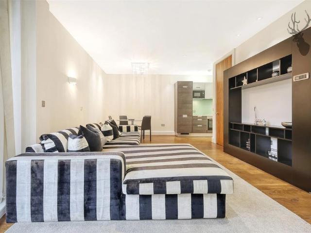 Apartment for rent in Woodford Wells, Greater London