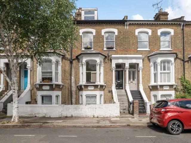 Flat for sale in Finsbury Park, Greater London