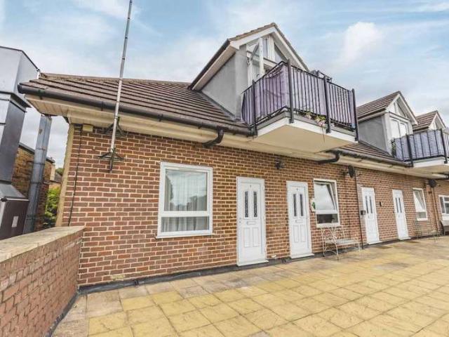 Flat for sale in Iver