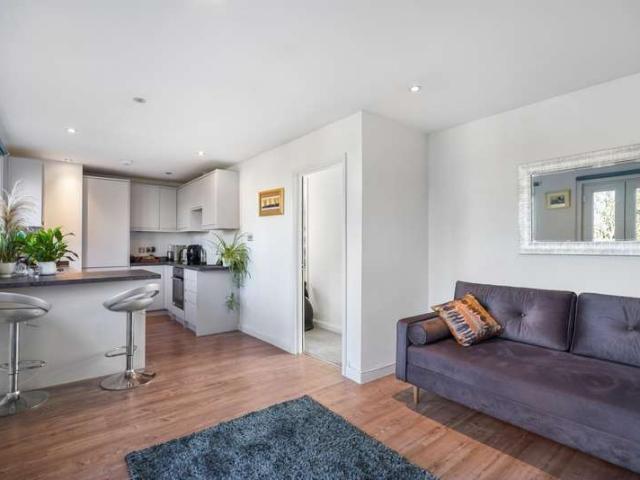 Flat for sale in Anerley, Greater London