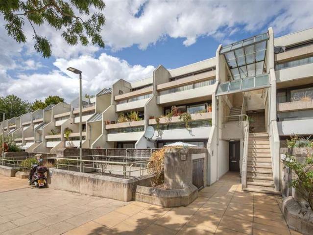 Flat for sale in Dartmouth Park, Greater London