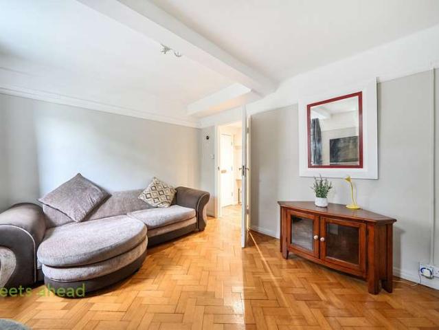 Flat for sale in London Borough of Croydon, Greater London