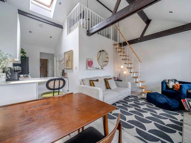 Flat for sale in Catteshall, Fole