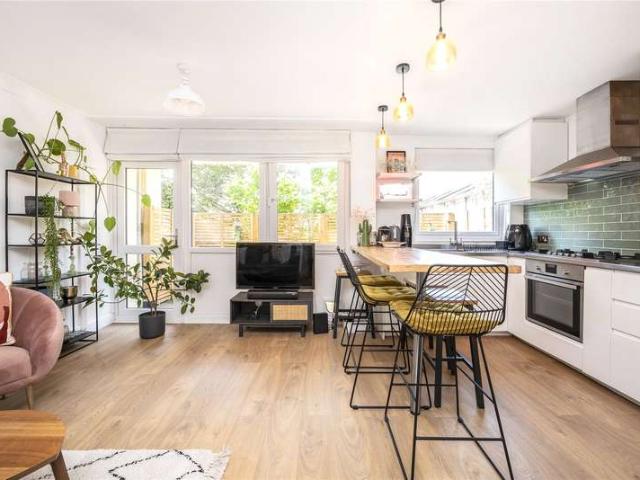 Flat for sale in West Hackney, Upper Clapton