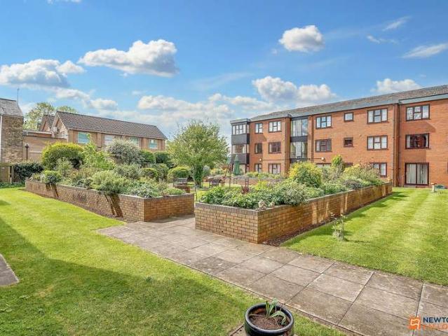 Flat for sale in Peterborough
