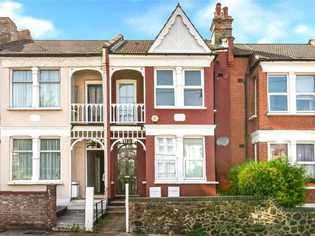 Flat for sale in New Southgate, Greater London