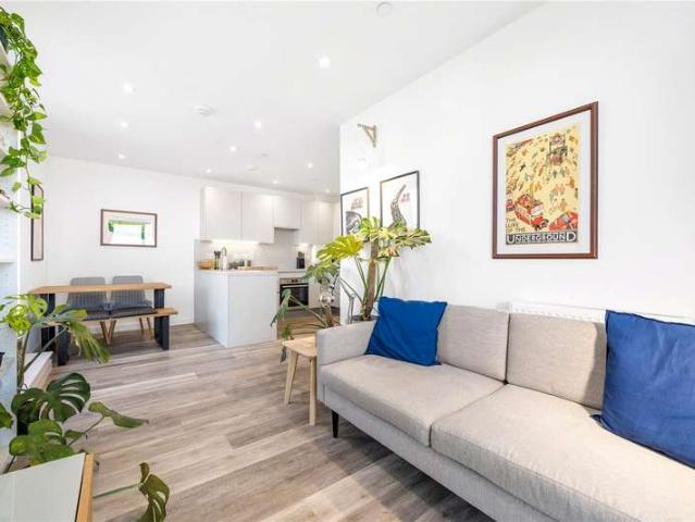 Flat for sale in Peckham, Greater London