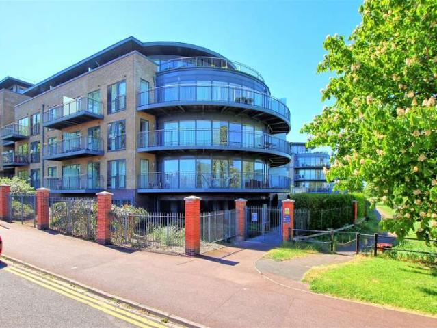 Flat for sale in Arbury, Cambridgeshire