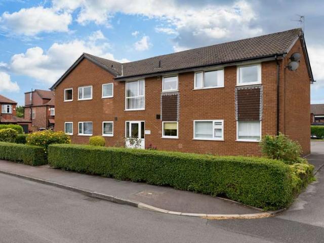 Flat for sale in Woodsmoor, Bramhall