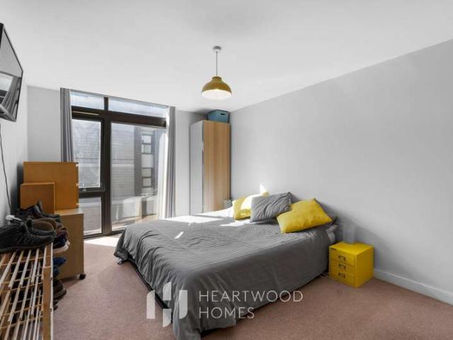 Flat for sale in St Albans, Five Acres
