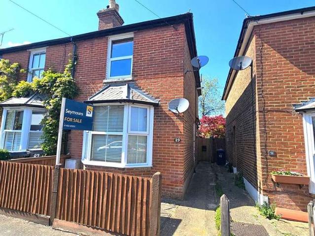 Flat for sale in Fole, Surrey