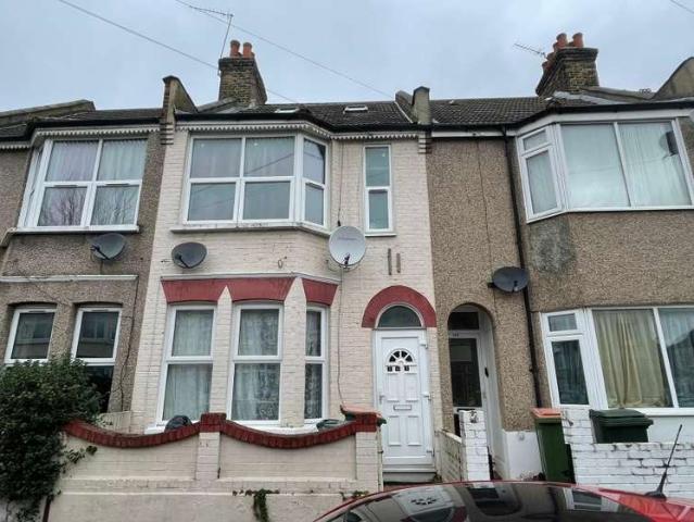 Flat for sale in Beckton, Greater London