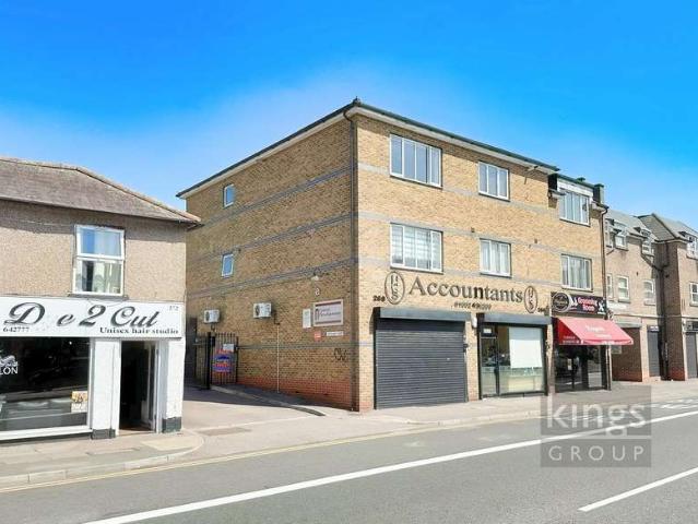Flat for sale in Broxbourne, Hertfordshire