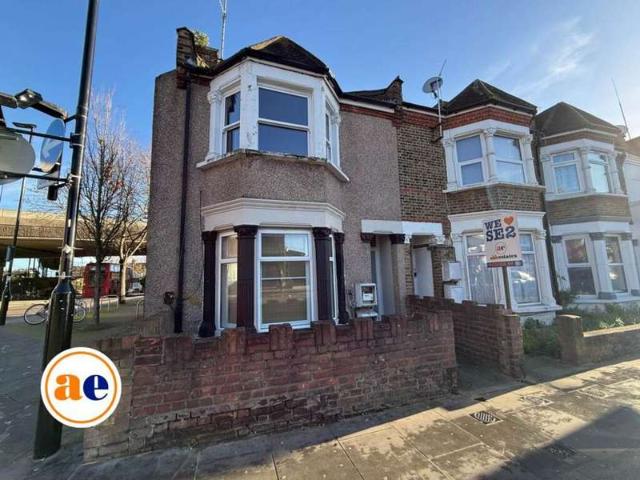 Flat for sale in Abbey Wood, Greater London