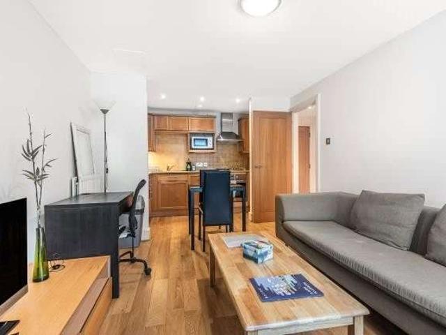 Flat for sale in Bayswater, Greater London