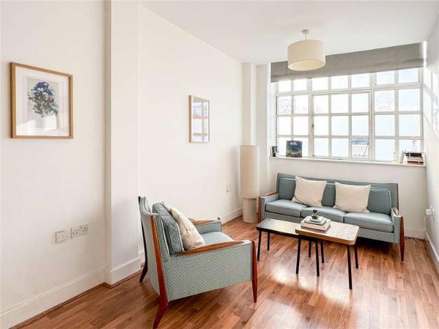 Flat for sale in South Hackney, Greater London