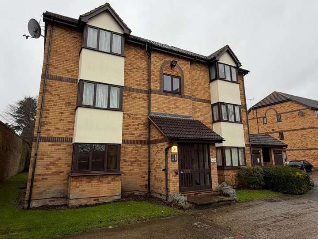 Flat for sale in Edmonton, Greater London