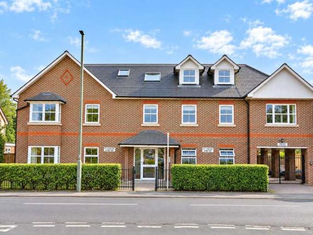 Flat for rent in Old Woking, Woking