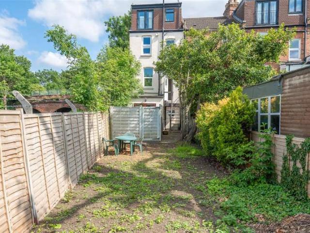 Flat for sale in Finchley, Greater London