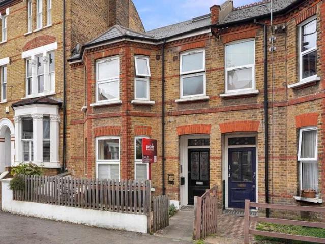 Flat for sale in Penge, Greater London
