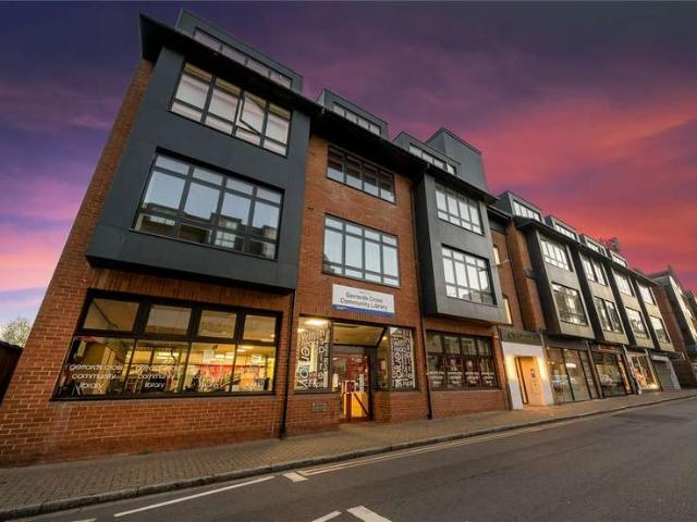 Flat for sale in Gerrards Cross, Denham
