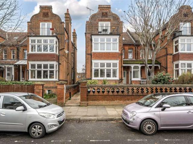 Flat for sale in Royal Borough of Kingston upon Thames, Greater London