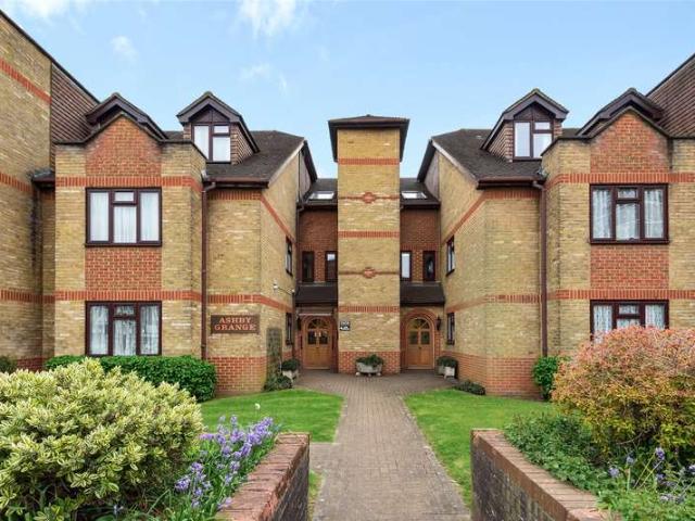 Flat for sale in Wallington, Greater London