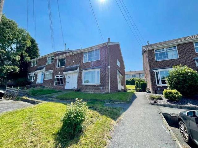 Flat for sale in Farsley, West Yorkshire