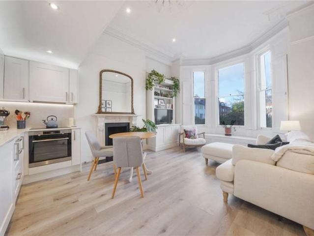 Flat for sale in St. John's Wood, Greater London