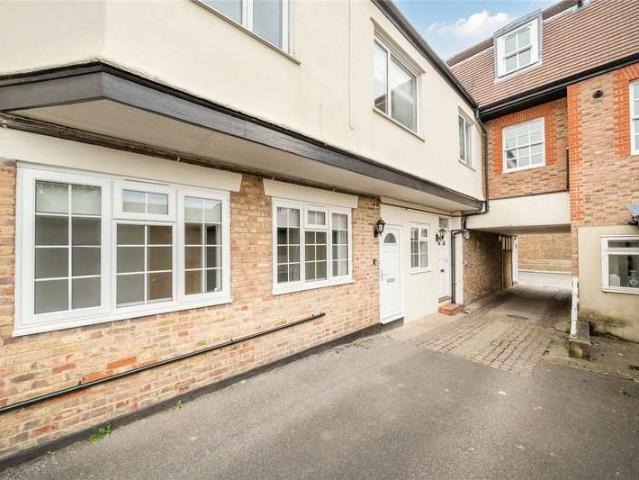 Flat for sale in Thames Ditton, Elmbridge