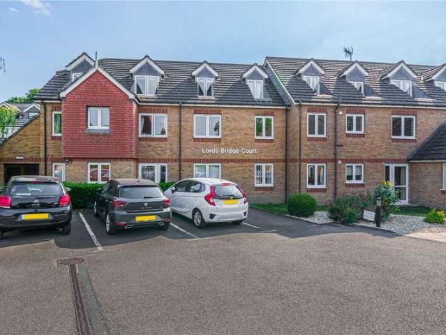 Flat for sale in Shepperton, Spelthorne
